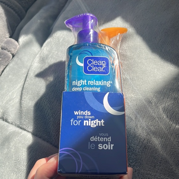 Clean and clear 2 pack face wash - Picture 2 of 4